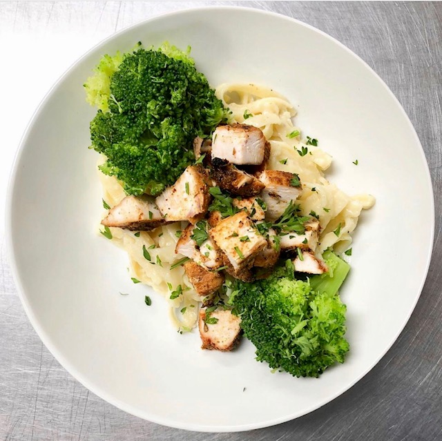 Skinny Chicken Alfredo with Broccoli Regular | Perfectly Portioned ...